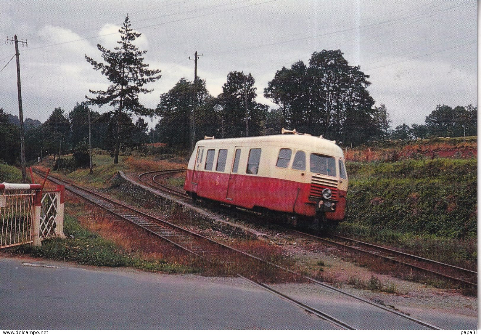 Ligne TULLE-SEILHAC A UZERCHE  Arrivée De L'AUTORAIL BILLARD - Eisenbahnen