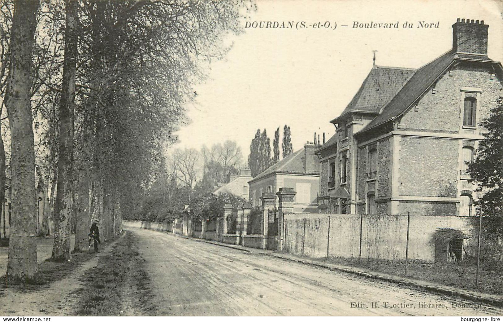 Dourdan Boulevard Du Nord - Dourdan