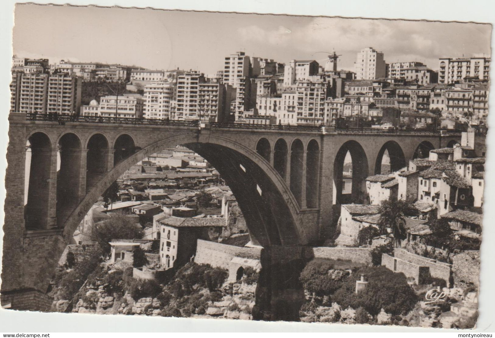 Algérie   :  CONSTANTINE : Le  Viaduc  , Fm - Constantine