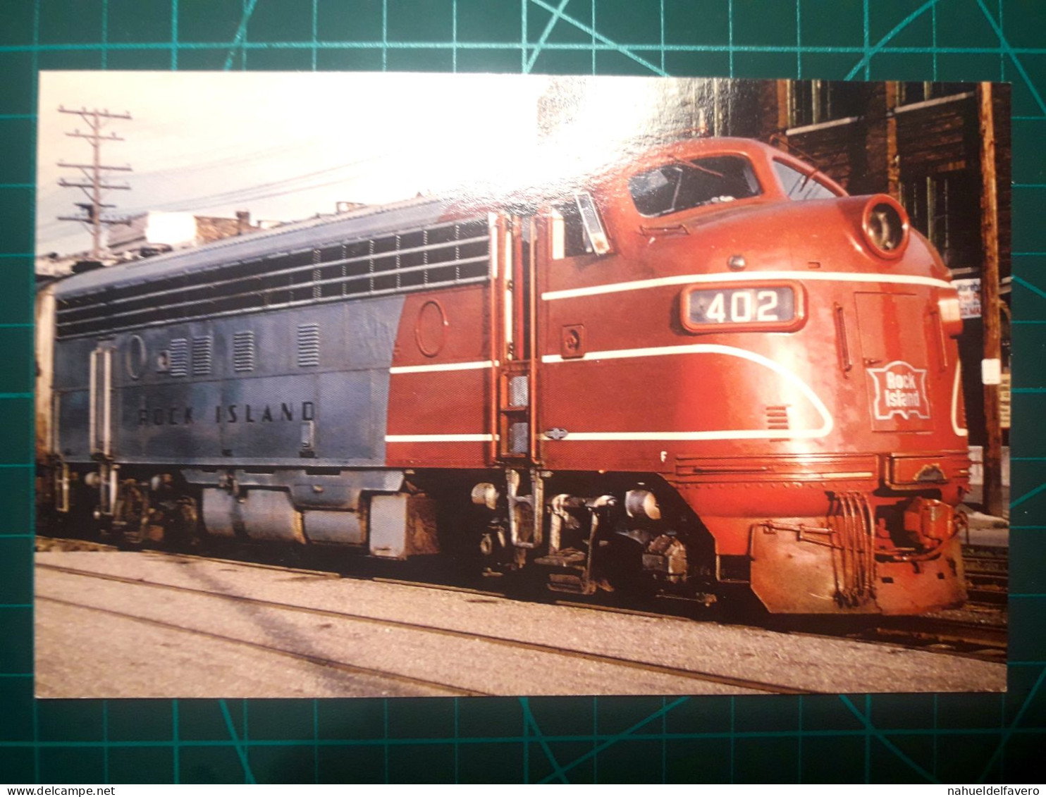 CARTE POSTALE, Chemins De Fer, Trains. Images D'un Train De Voyageurs Entrant Dans La Ville, Traversant Majestueusement - Eisenbahnen