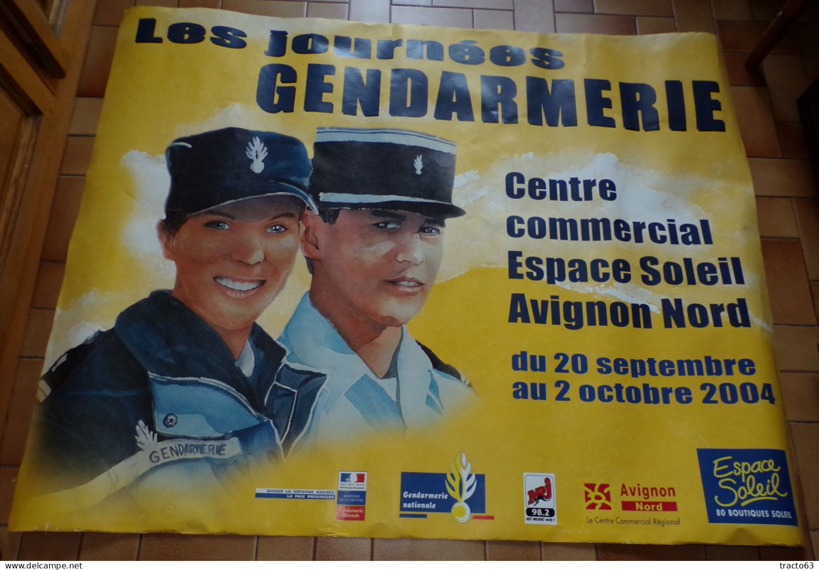 AFFICHE " LES JOURNEES GENDARMERIE " DE 2004 DE LA GENDARMERIE NATIONALE FRANCAISE , RECTO VERSO IDENTIQUE , DIMENSION V - Policia