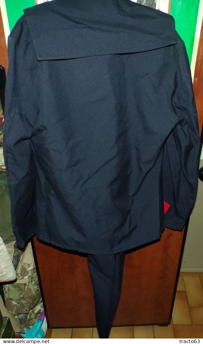 TENUE BLEU DE LA MARINE NATIONALE FRANCAISE ,  TAILLE DE LA VESTE 96 L SOIT M , TAILLE DU PANTALON 36 SOIT S ,  BON ETAT - Equipement