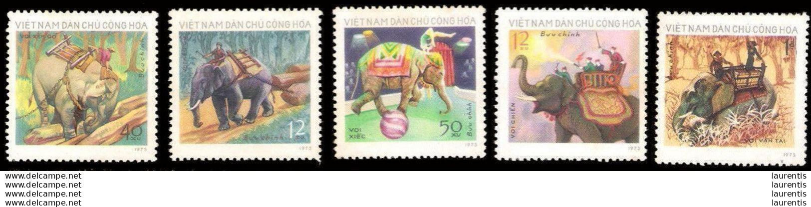 1295  Elephants - Circus - North Vietnam Yv 808-12 - MNH - 2,35 .(9) - Elefanti