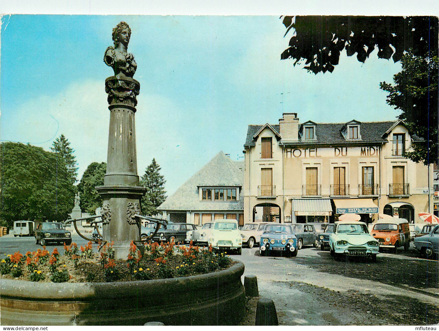 15* ARPAJON S/CERE Place De La Republique    (CPM 10,5x15cm)  RL16,0815 - Arpajon Sur Cere