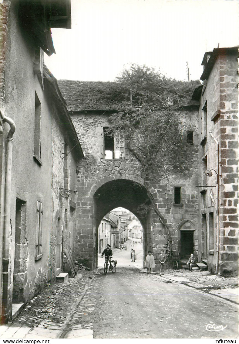 23* LA SOUTERRAINE Porte Du Puy Charraud  (CPSM 10,5x15cm)    RL16,1311 - La Souterraine