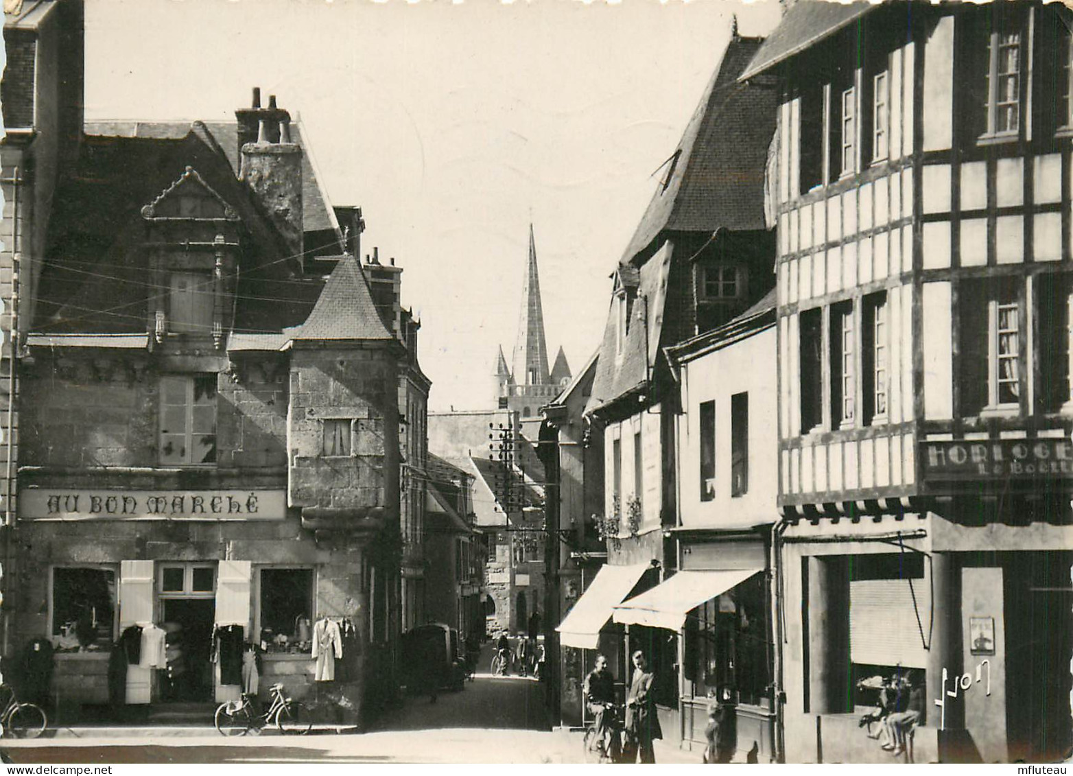 22* PAIMPOL  Place Du Martray  (CPSM 10,5x15cm)   RL16,1211 - Paimpol