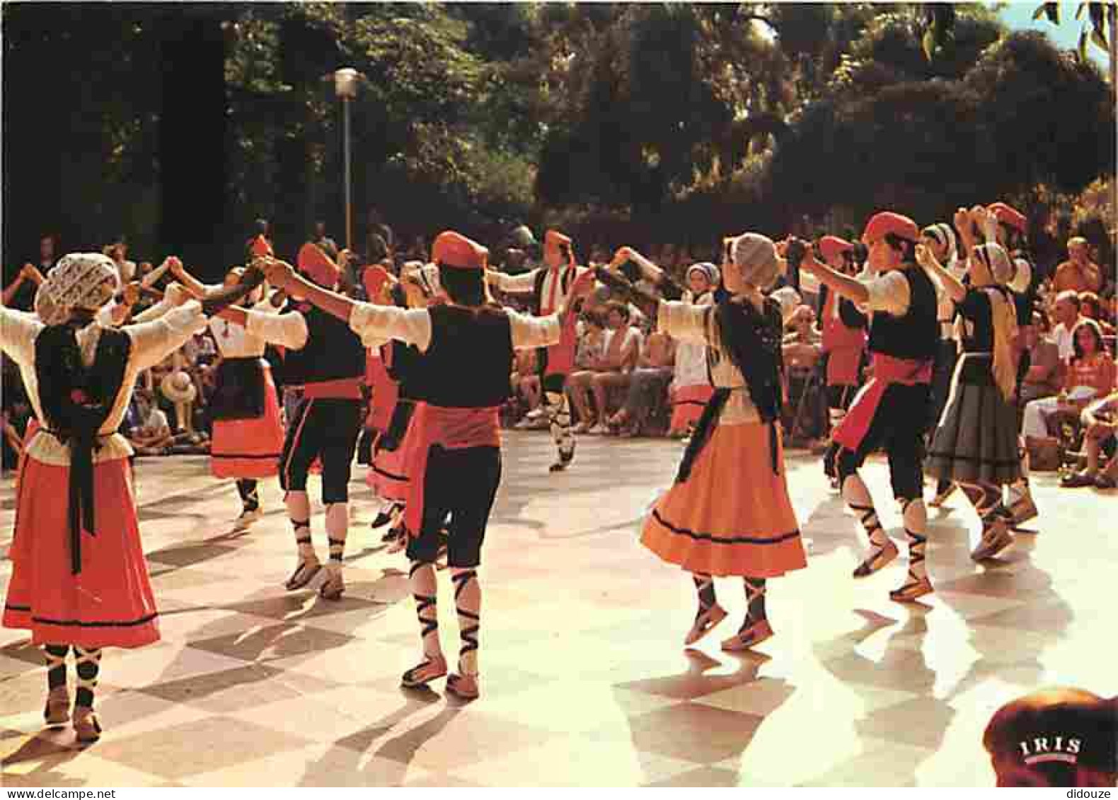 Folklore - Danses - Folklore Catalan - La Sardane - CPM - Voir Scans Recto-Verso - Dans