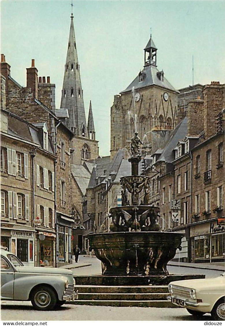 Automobiles - Guingamp - Place Du Centre, La Pompe, Jolie Fontaine De La Renaissance Dite La Plomée - CPM - Carte Neuve  - Turismo