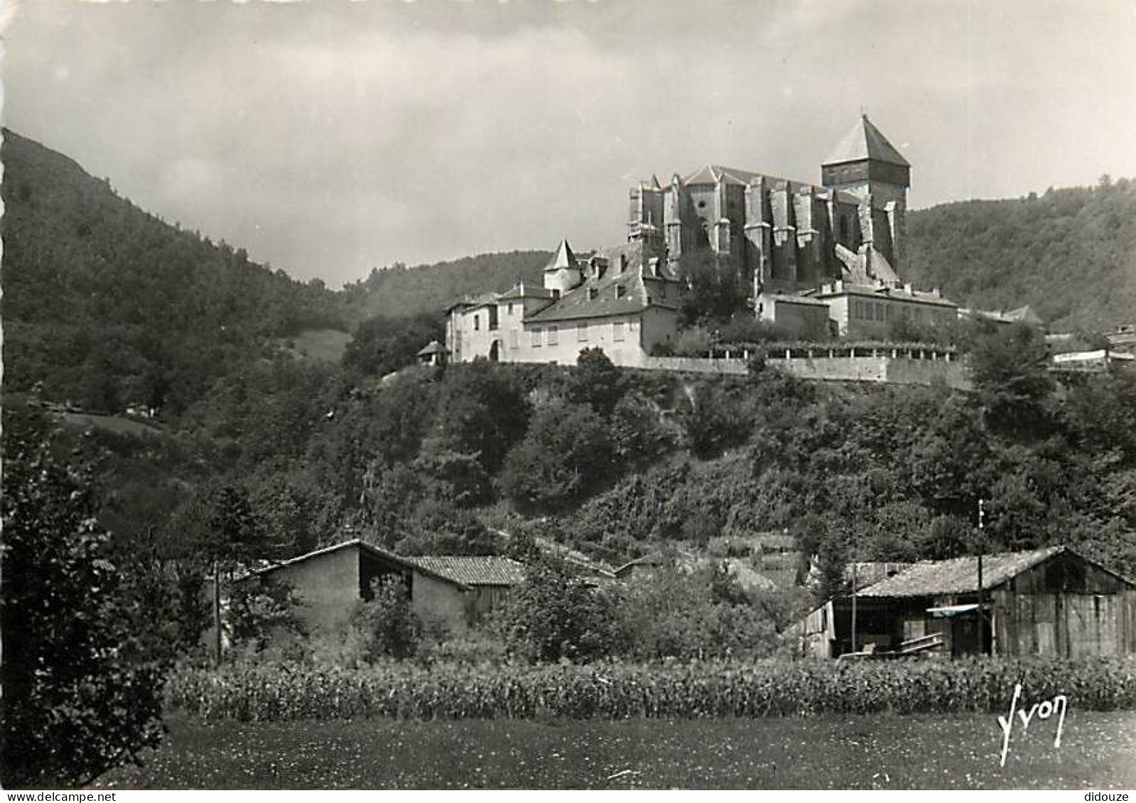 31 - Saint Bertrand De Comminges - Vue Générale - La Cathédrale Côté Nord-Est - Mention Photographie Véritable - Carte D - Saint Bertrand De Comminges