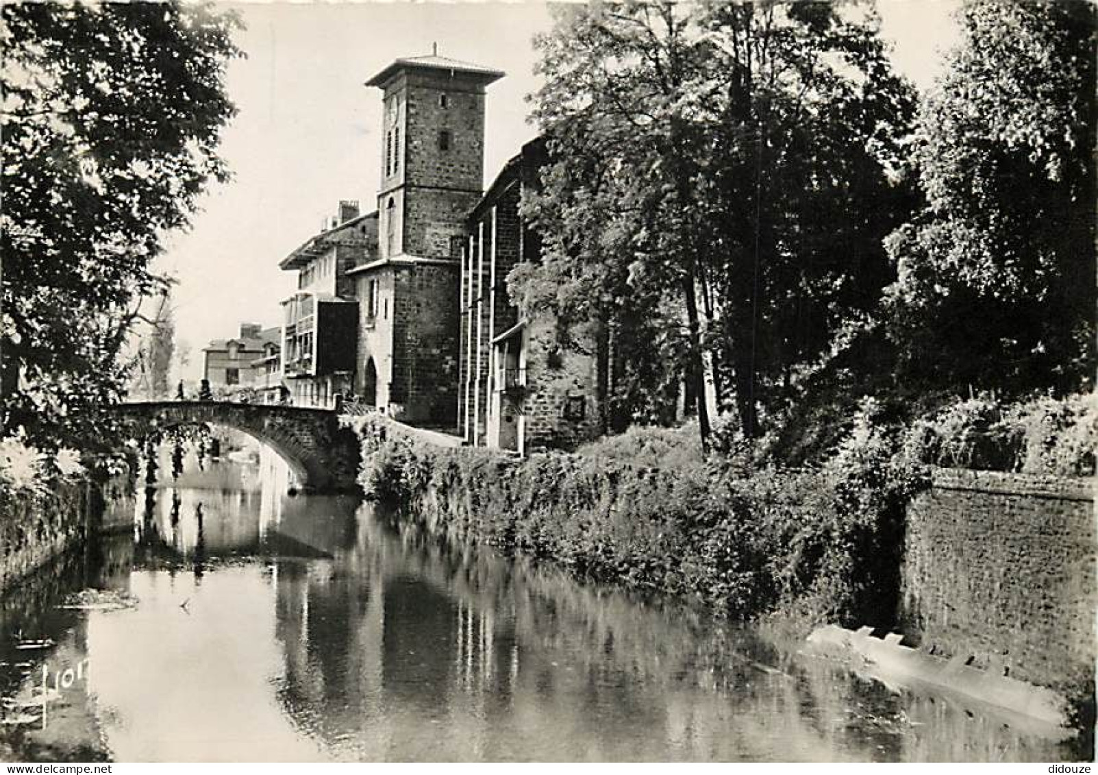 64 - Saint Jean De Pied De Port - La Nive Le Pont D'Espagne Et Eglise - CPSM Grand Format - Carte Neuve - Voir Scans Rec - Saint Jean Pied De Port