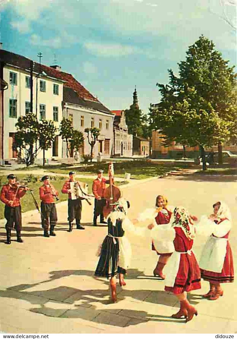 Pologne - Folklor Ziemi Sieradziej - Na Rynku W Warcie - Folklore - Danses - Voir Timbre De Pologne - Etat Pli Visible - - Polen