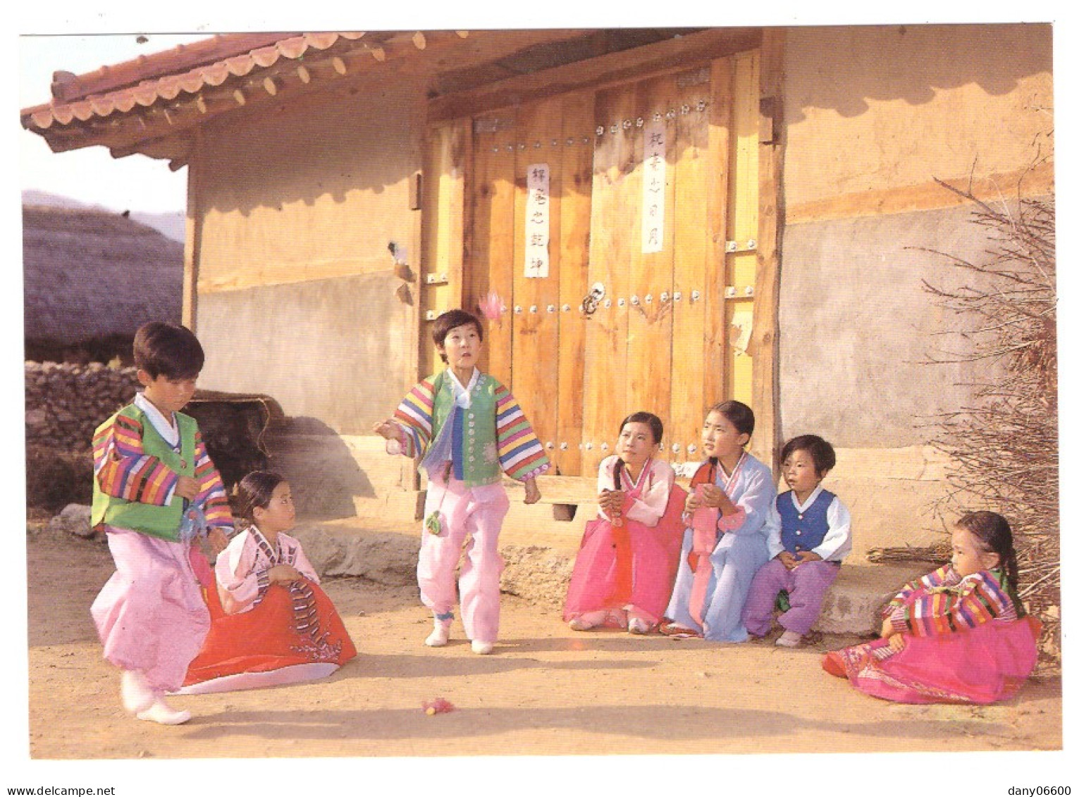 A Playing Korean Shuttle Cock Game   (carte Photo Animée) - Corea Del Sur