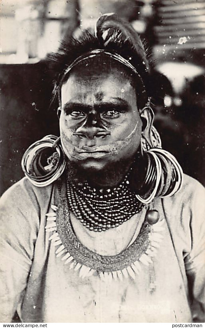 Malaysia - Dayak Chief - REAL PHOTO - Publ. Unknown  - Malasia