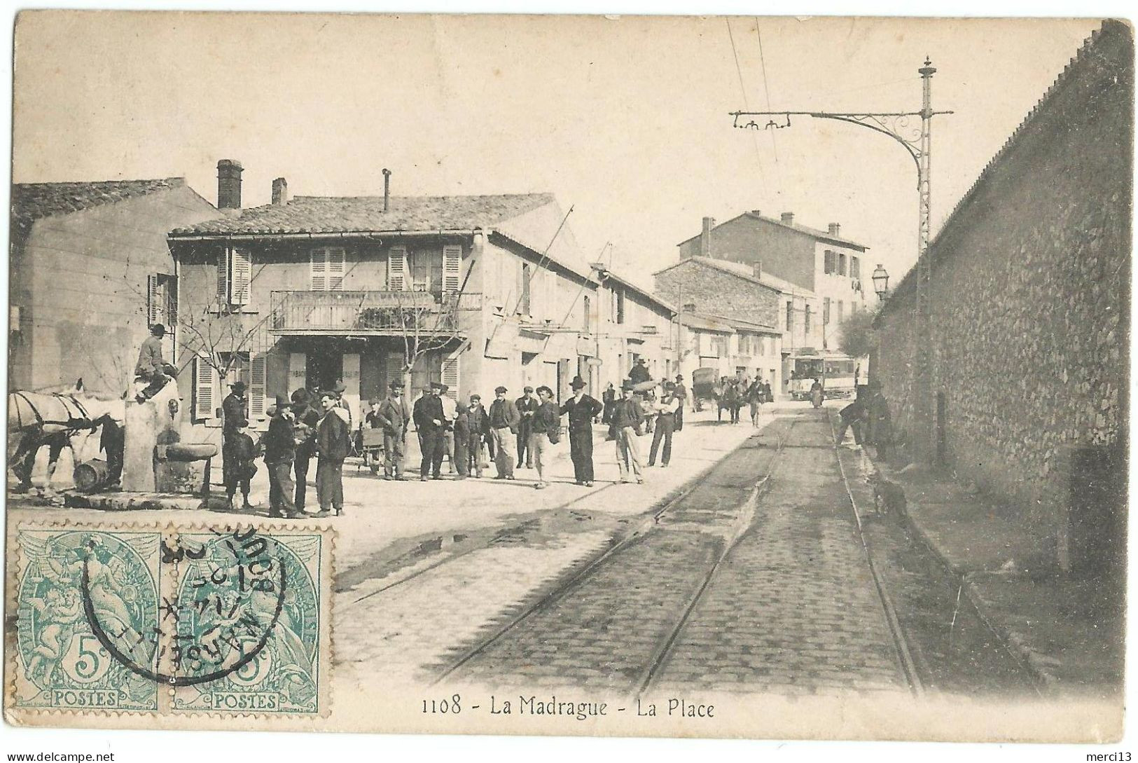 CPA De LA MADRAGUE (13) – La Place (belle Animation). Editeur Lacour, N° 1108. - Südbezirke, Mazargues, Bonneveine, Pointe Rouge, Calanque-Felsen