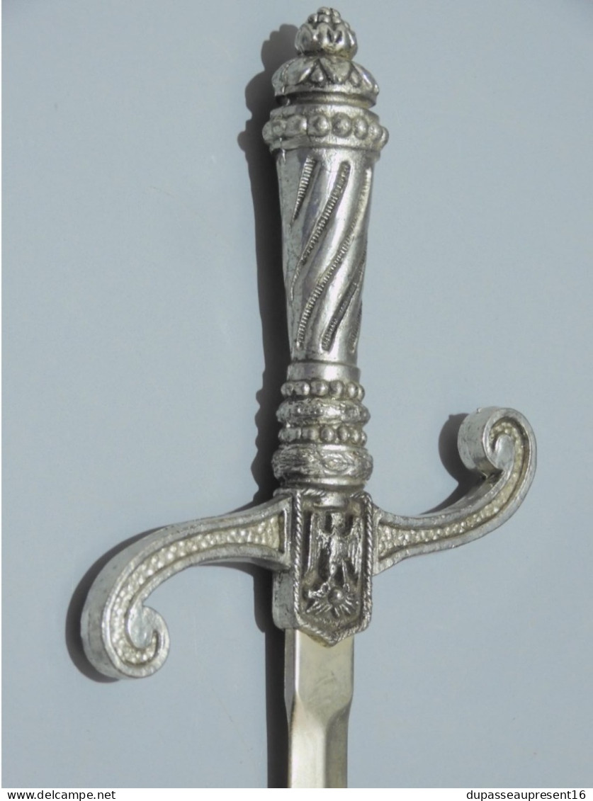 -ANCIEN OUVRE LETTRES POIGNEE ZAMAC Argentée Aigle Napoléonien Déco Bureau    E - Letter-opener