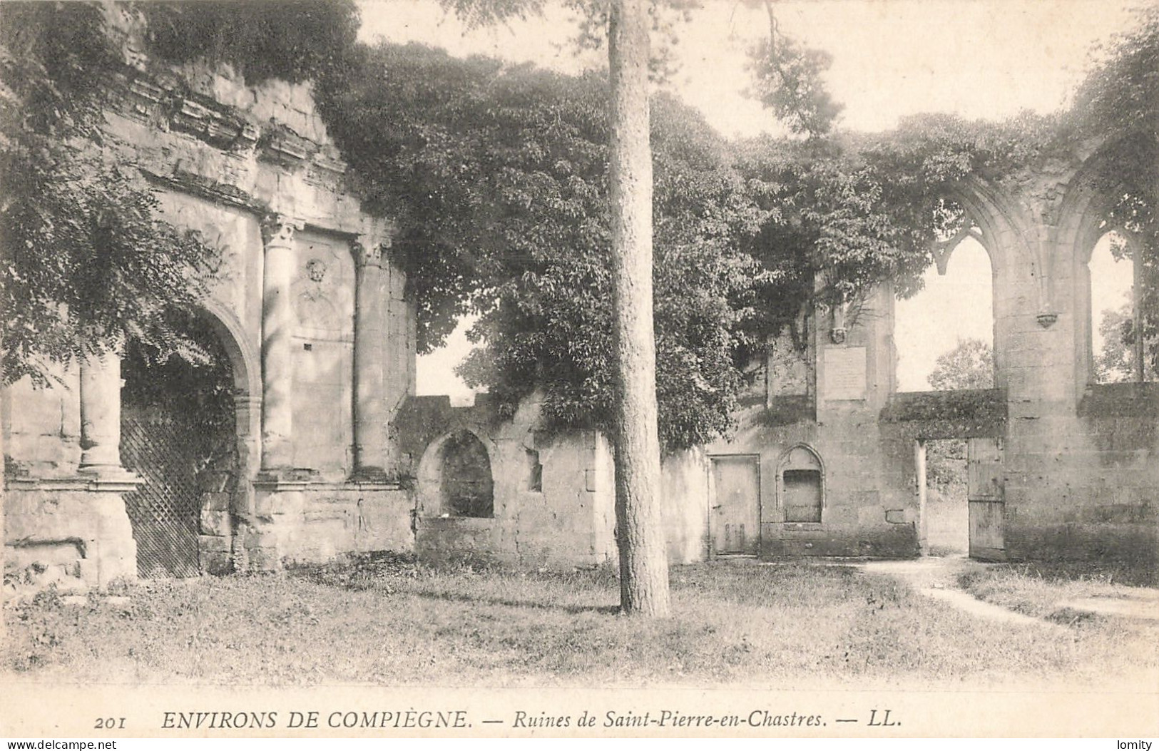 Destockage lot de 48 cartes postales CPA de l' Oise Chantilly Pont Sainte Maxence Beauvais Creil Noyon Compiegne Boran