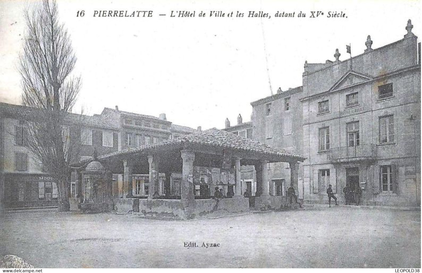 Pierrelatte L'Hotel De Ville Et Les Halles - Pierrelatte