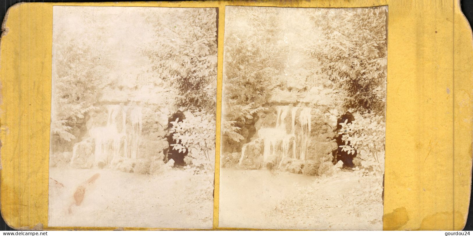 Vue D'une Cascade (carte Stéréotype) - To Identify