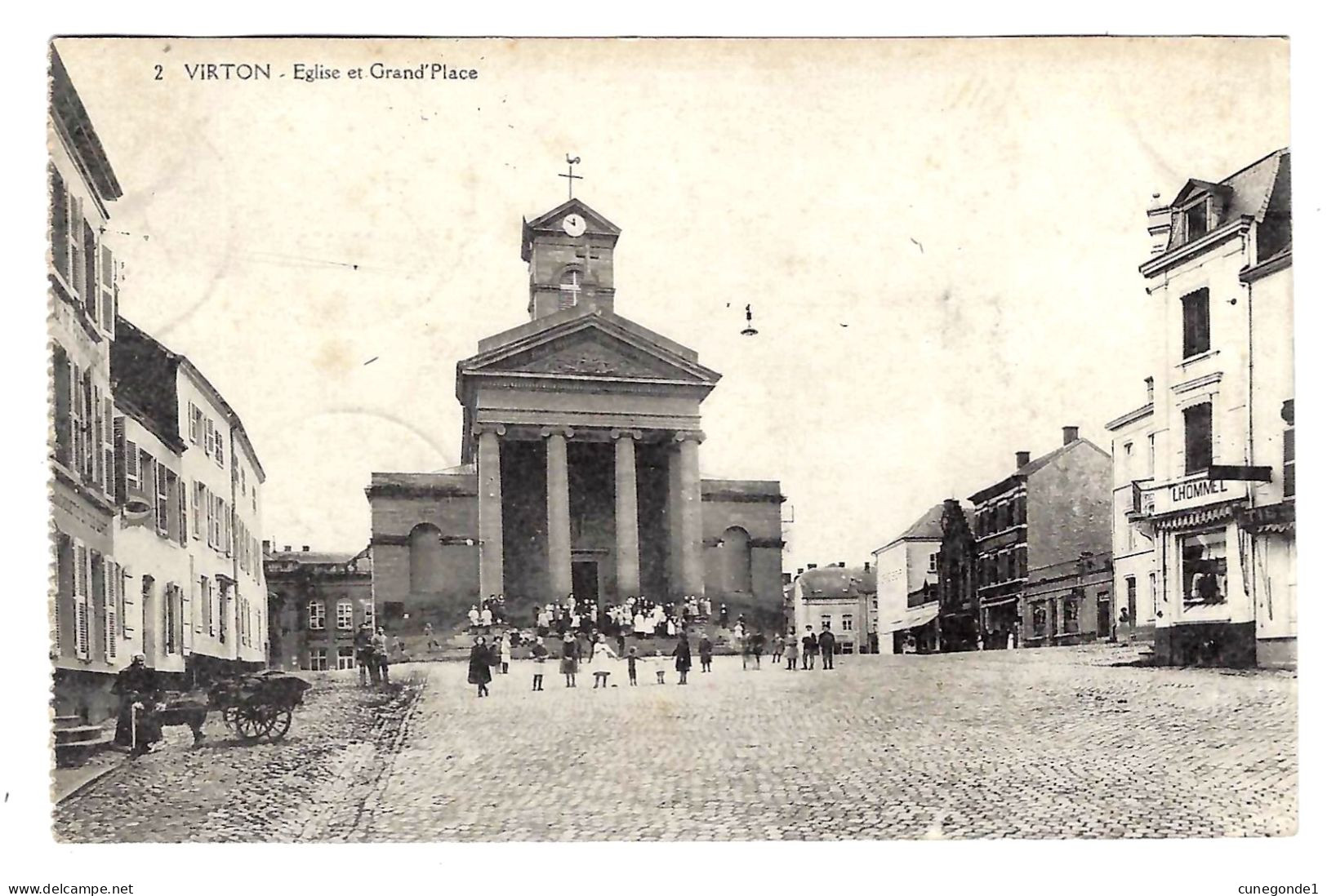 CPA VIRTON : Eglise Et Grand Place - Animée - Circulée 1920 - Edit.  I. Mercelis & Cie, Rue Braemt, Bruxelles - 2 Scans - Virton