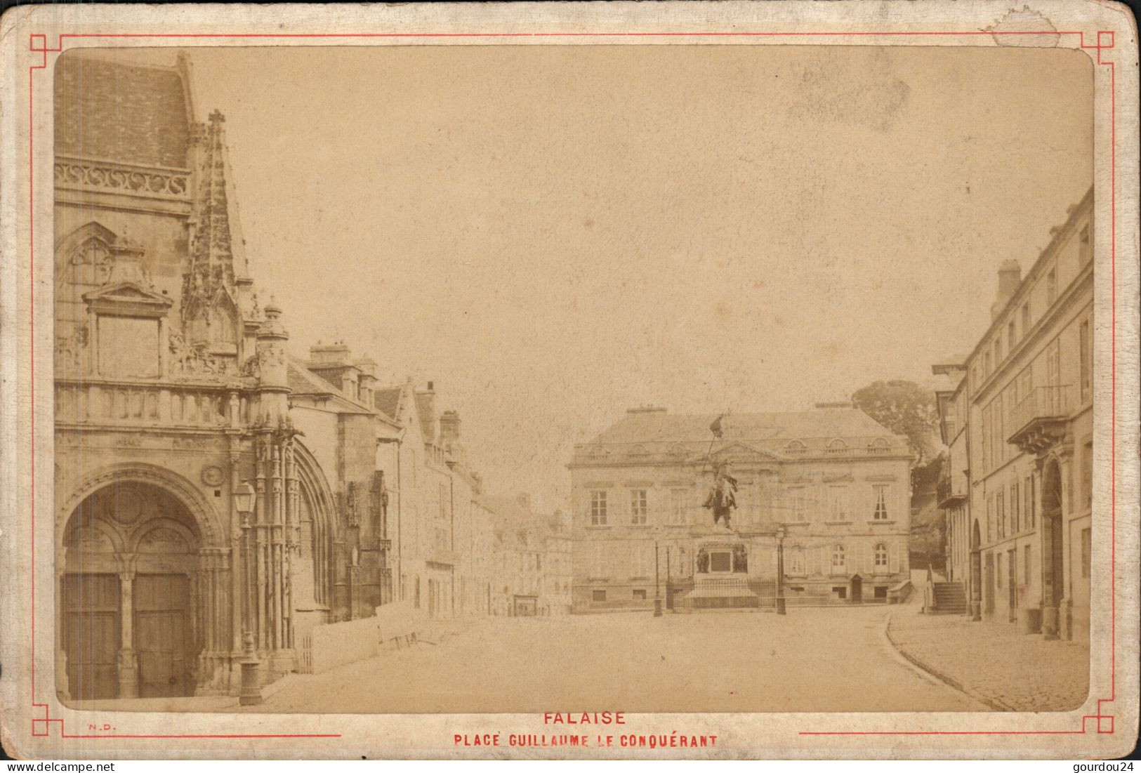 Carte Cartonnée 17*14 - FALAISE - Place Guillaume Le Conquérant - Falaise