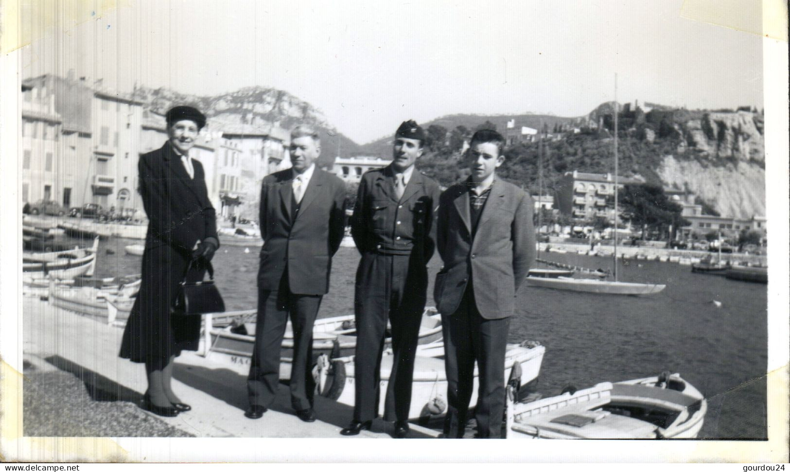 Photo Ancienne 9*7 - CASSIS - Groupe De Personnes En 1957 - Cassis