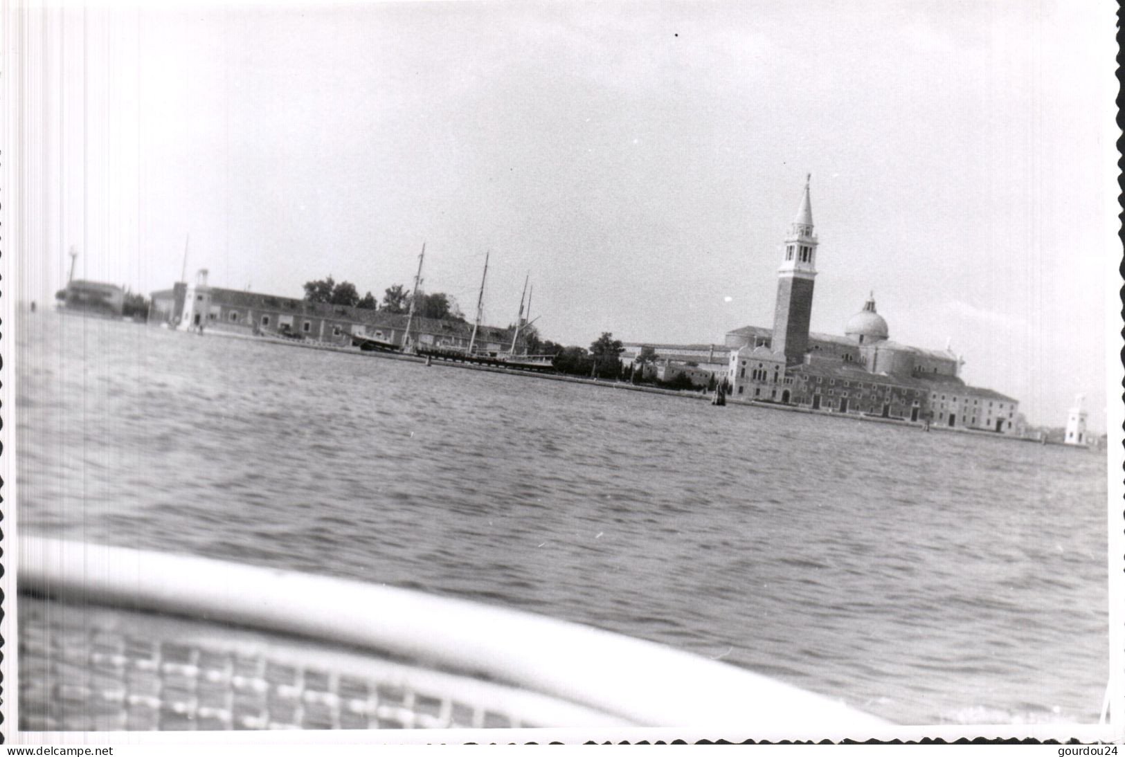 Photo 10*16 - VENISE - Vue De L'église Et D'un Dome - Venezia