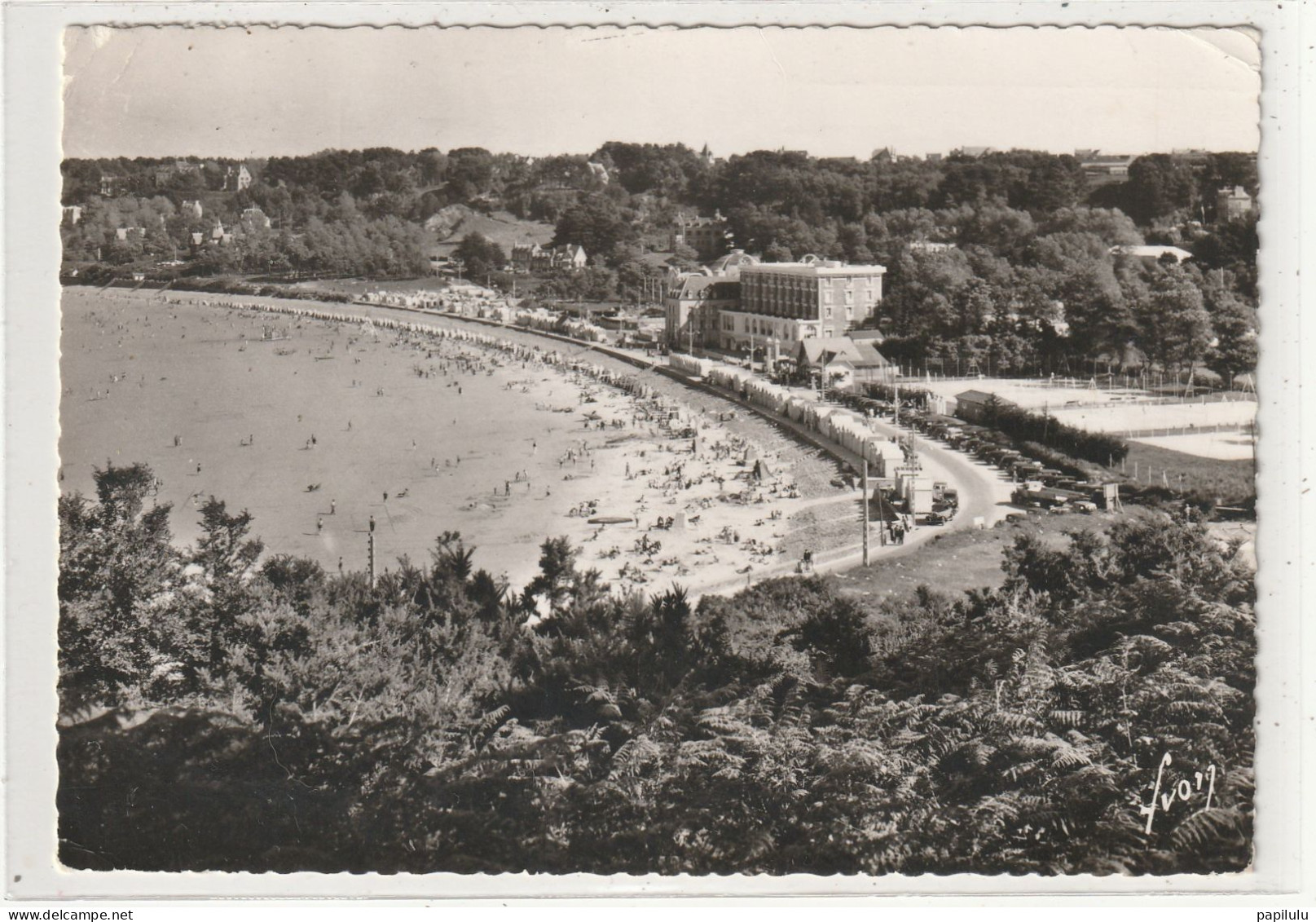 111 DEPT 22 : édit. Yvon : Perros Guirec Plage De Trestraou Le Casino Et Les Tennis - Perros-Guirec