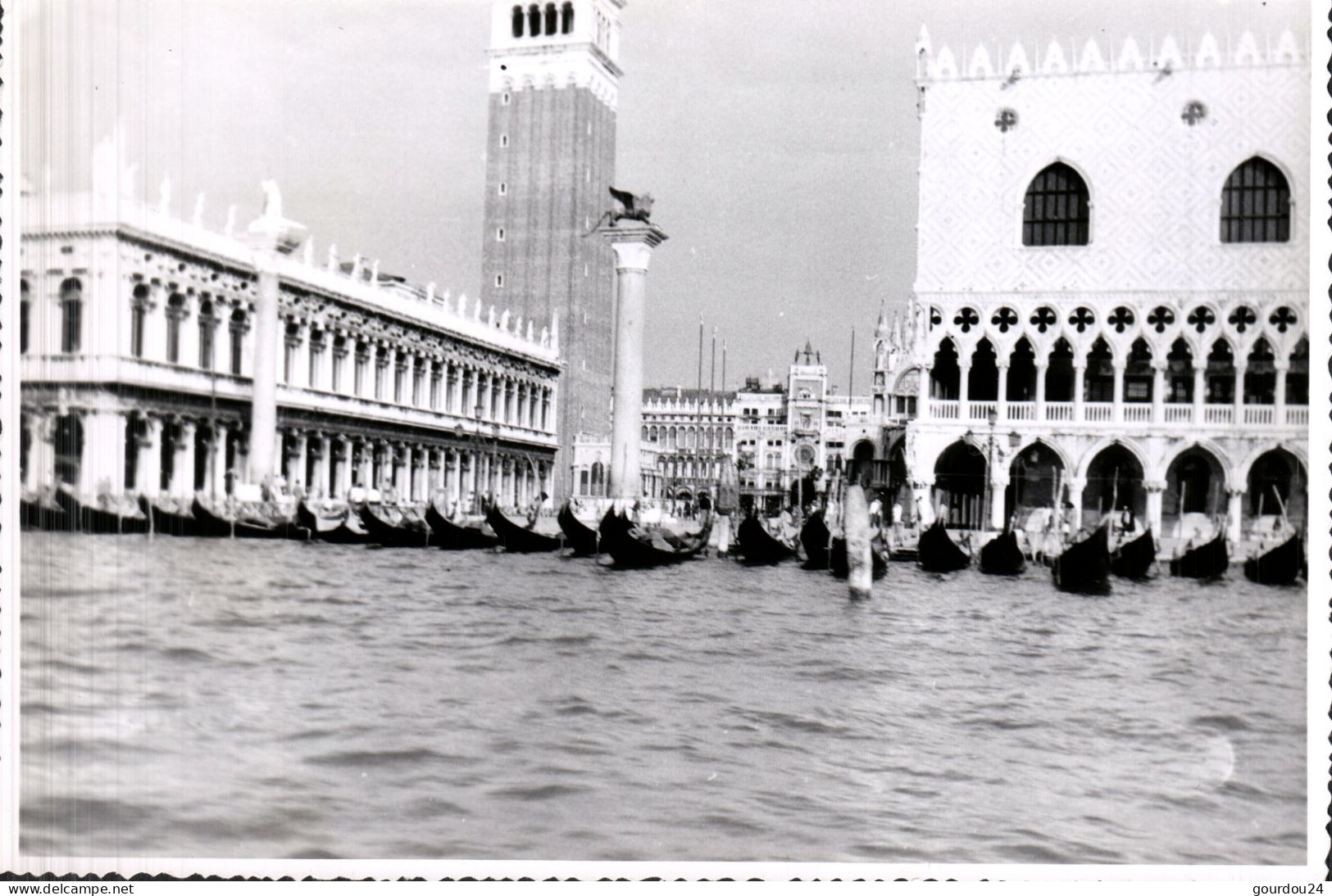 Photo 10*16 - VENISE - Groupe De Pirogues Devant La Place - Venezia