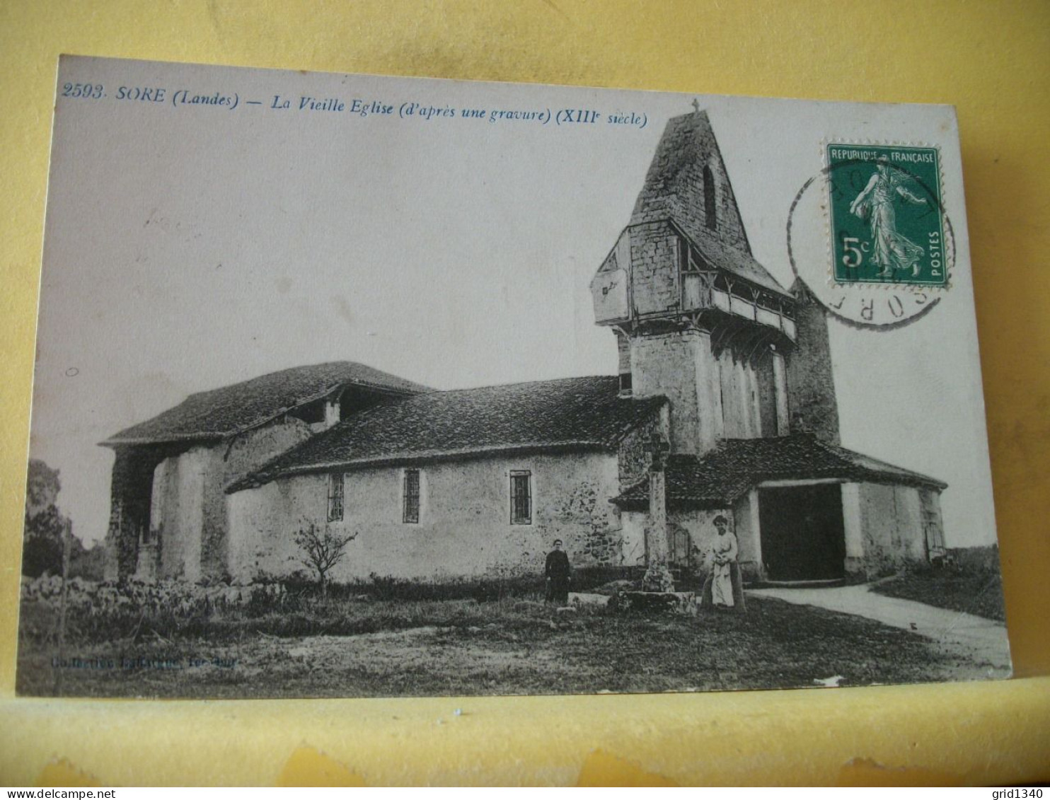 40 3009 LOT DE 2 CPA DIFFERENTES SUR LA VIEILLE EGLISE DE SORE DANS LES LANDES. - Churches & Convents