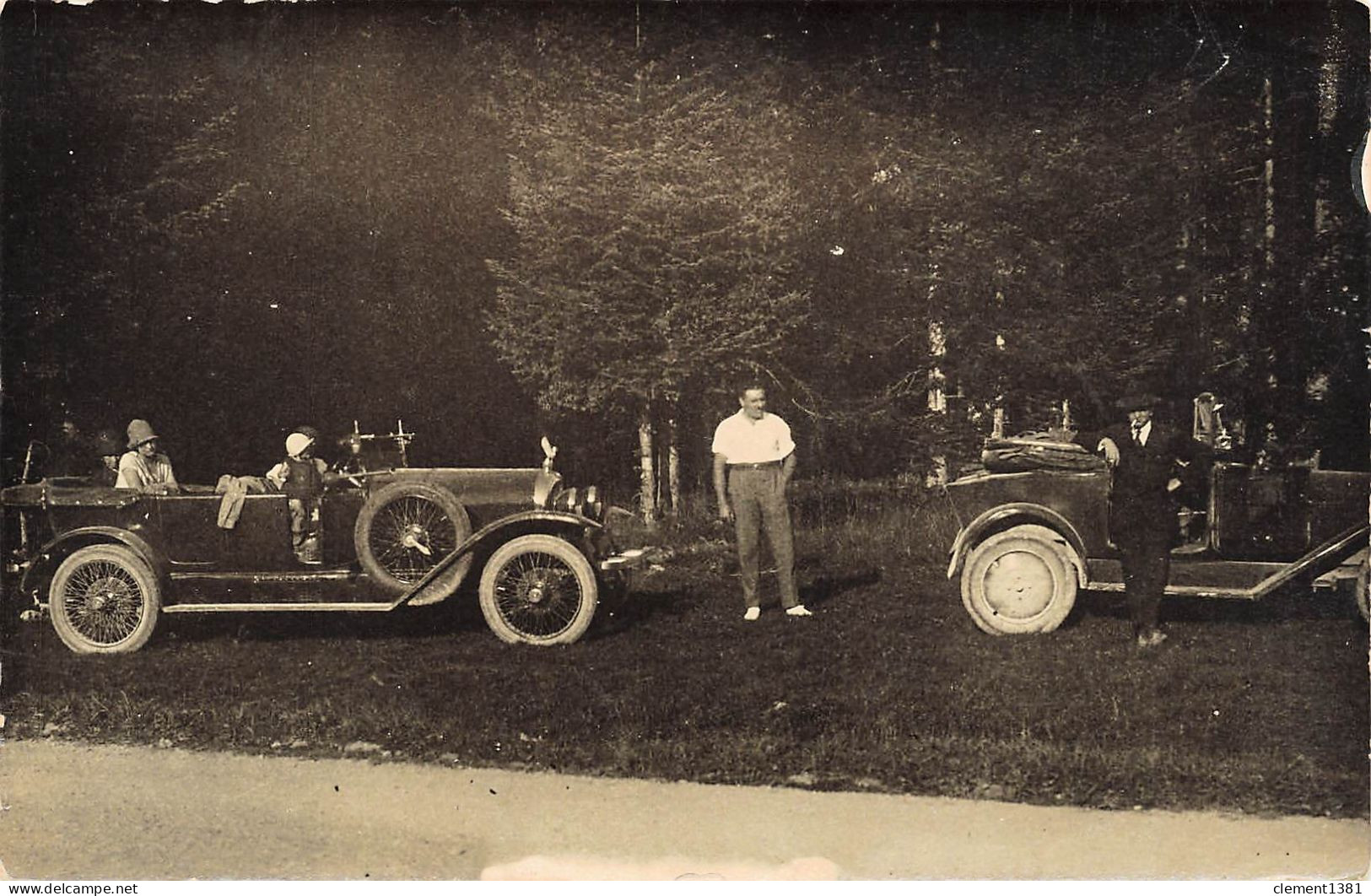 Automobile Carte Photo  à Gauche Une VOISIN Type C3 1923/1927 à Droite Une Citroen C3 1924 - Passenger Cars