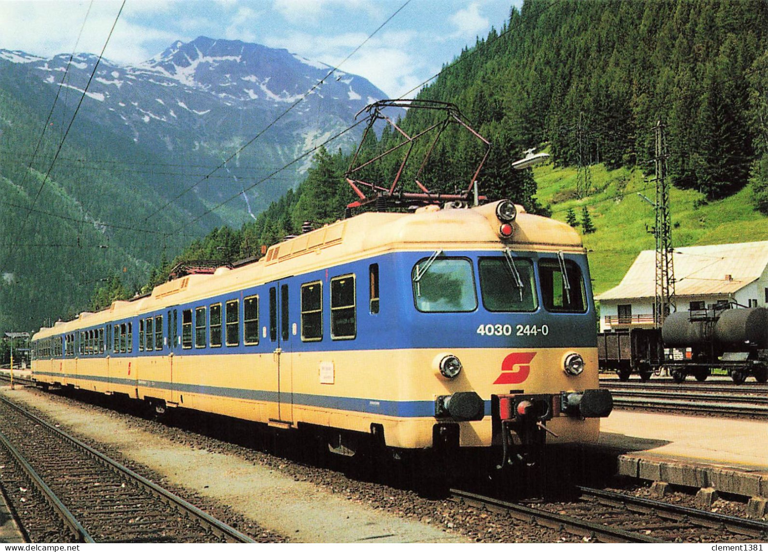 Train Chemin De Fer Locomotive OBB Elektrischer Triebwagenzug Fur Den Regionalverkehr In Mallnitz Obervellach - Eisenbahnen