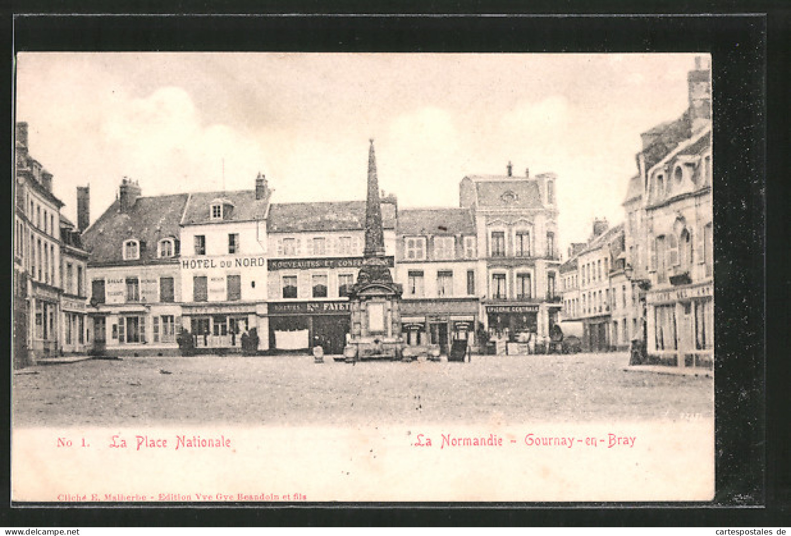 CPA Gournay-en-Bray, La Place Nationale, Hôtel Du Nord  - Gournay-en-Bray