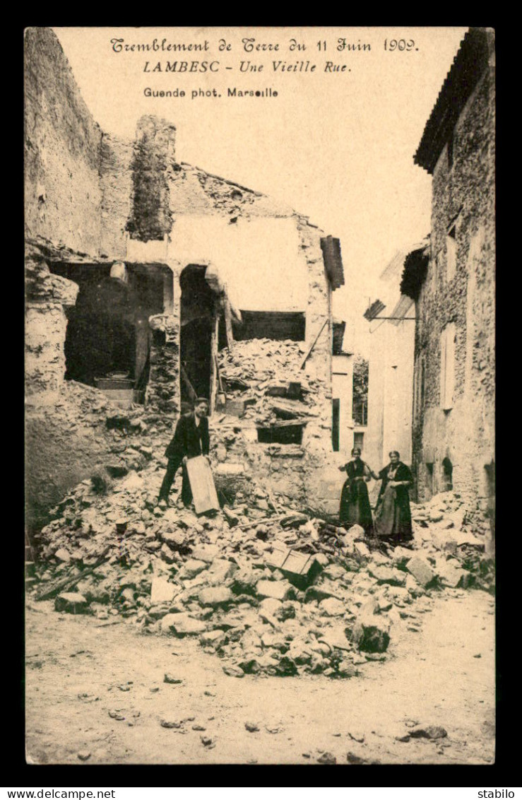 13 - LAMBESC - TREMBLEMENT DE TERRE DU 11 JUIN 1909 - UNE VIEILLE RUE - Lambesc