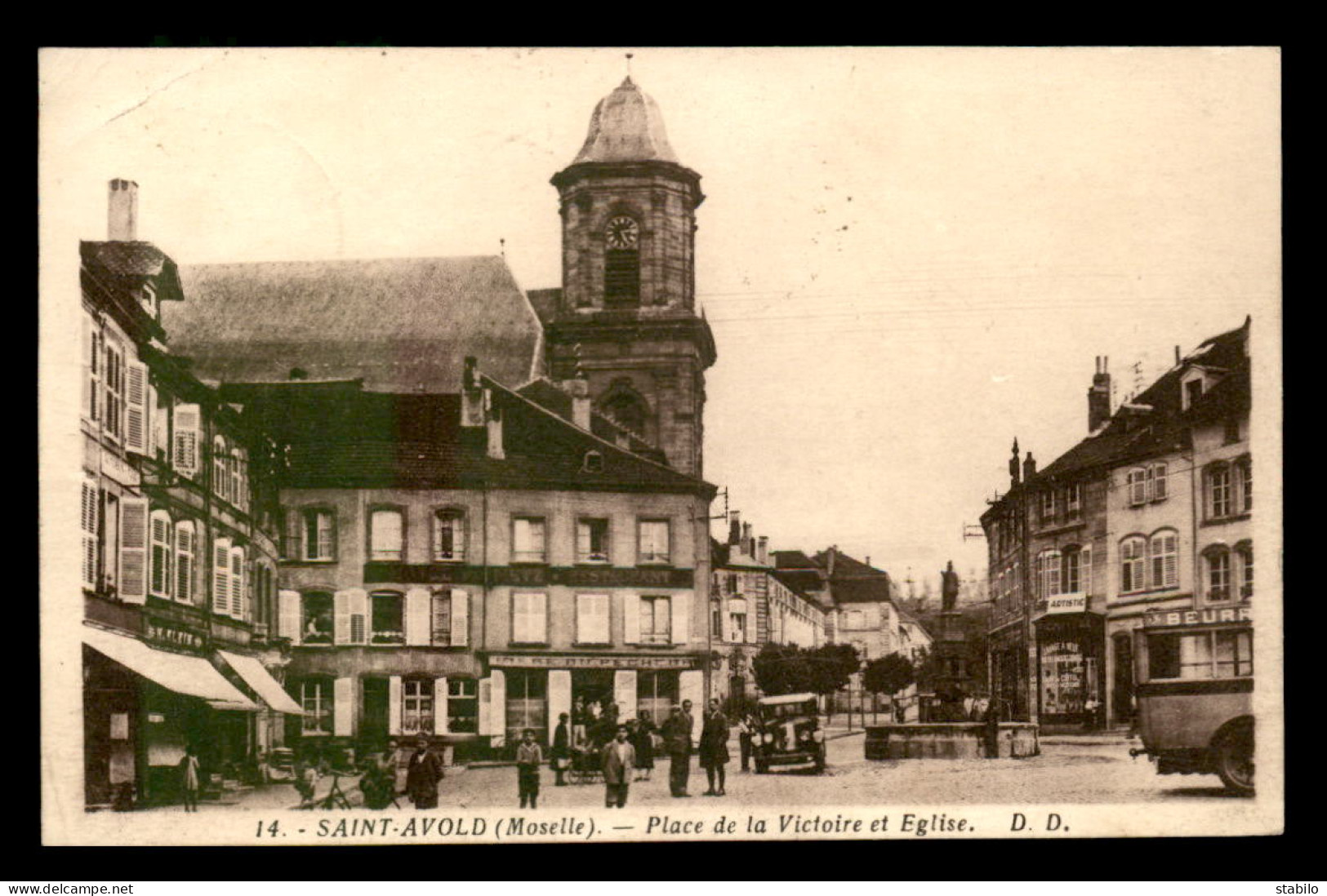 57 - SAINT-AVOLD - PLACE DE LA VICTOIRE ET EGLISE - Saint-Avold