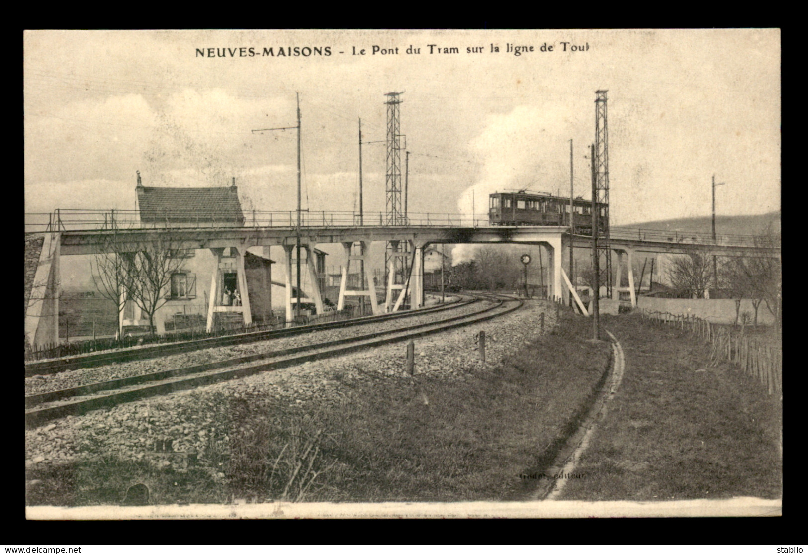 54 - NEUVES-MAISONS - LE PONT DU TRAMWAY SUR LA LIGNE DE TOUL - Neuves Maisons