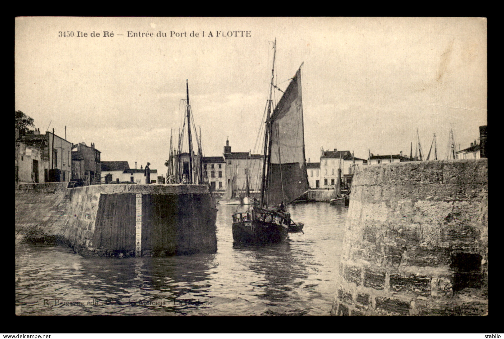 17 - ILE DE RE - LA FLOTTE - ENTREE DU PORT - Ile De Ré