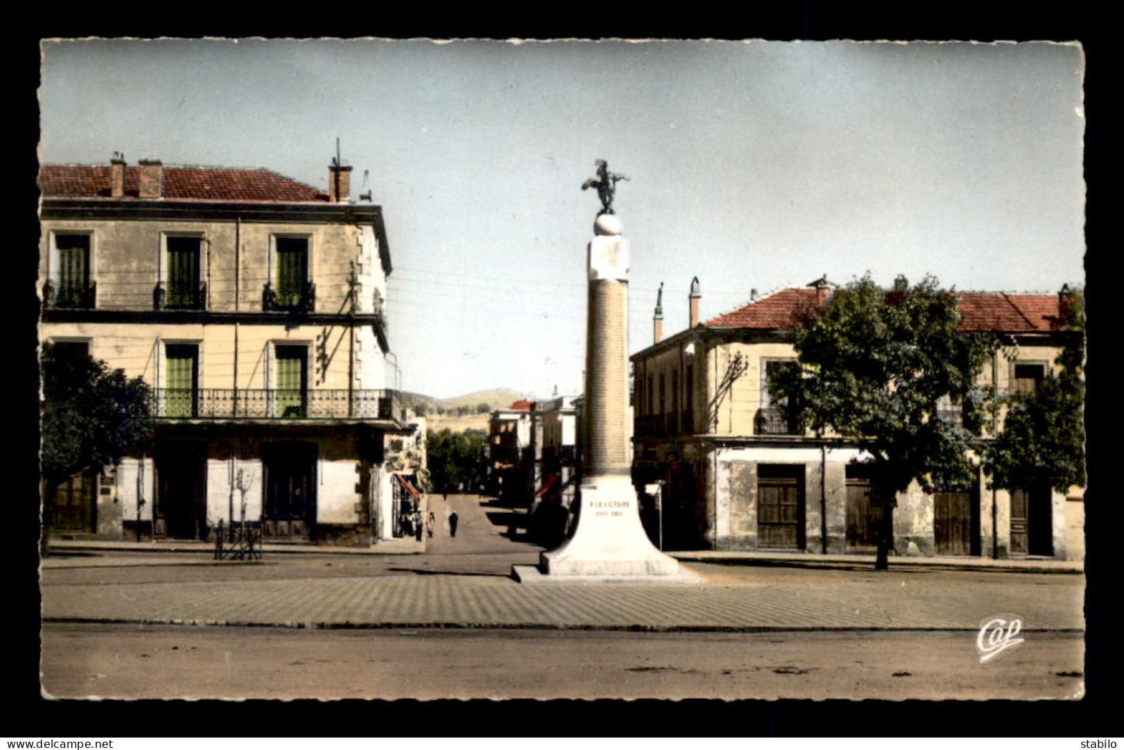 ALGERIE - SOUK-AHRAS - PLACE DU MONUMENT AUX MORTS - Souk Ahras