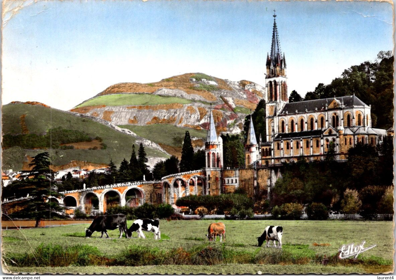 23-4-2024 (2 Z 48) France - Basilique De Lourdes  (posted 1962) - Kirchen U. Kathedralen