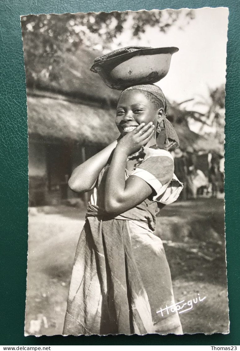 Jeune Femme, "Au Messager", N° 358 - Cameroun