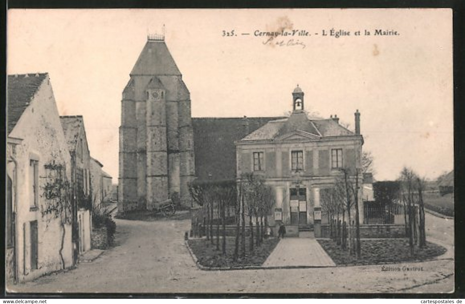 CPA Cernay-la-Ville, L`Eglise Et La Mairie  - Cernay-la-Ville
