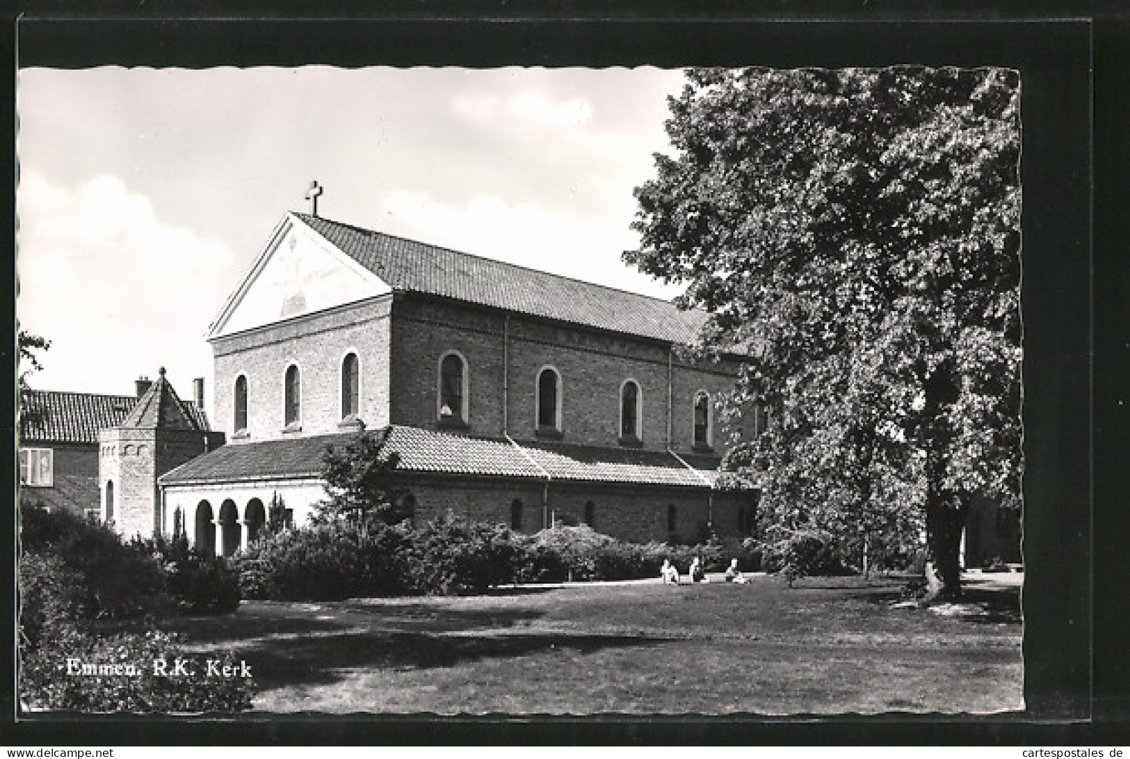 AK Emmen, R. K. Kerk, Partie An Der Kirche  - Emmen