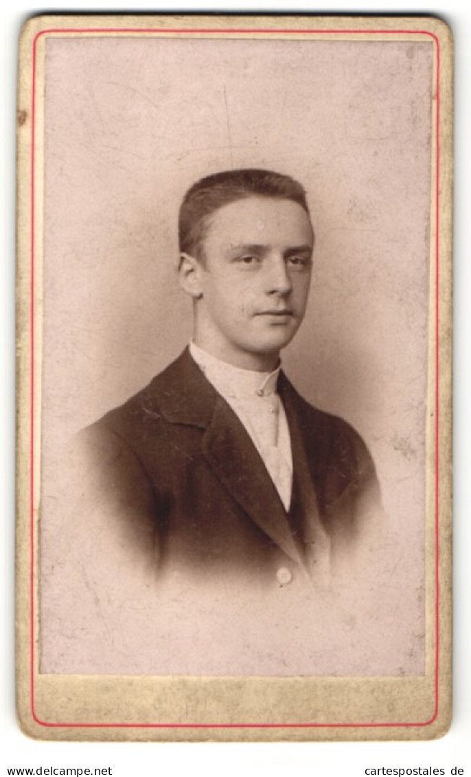 Fotografie Fotograf Und Ort Unbekannt, Portrait Eleganter Junger Bürgerlicher  - Anonymous Persons