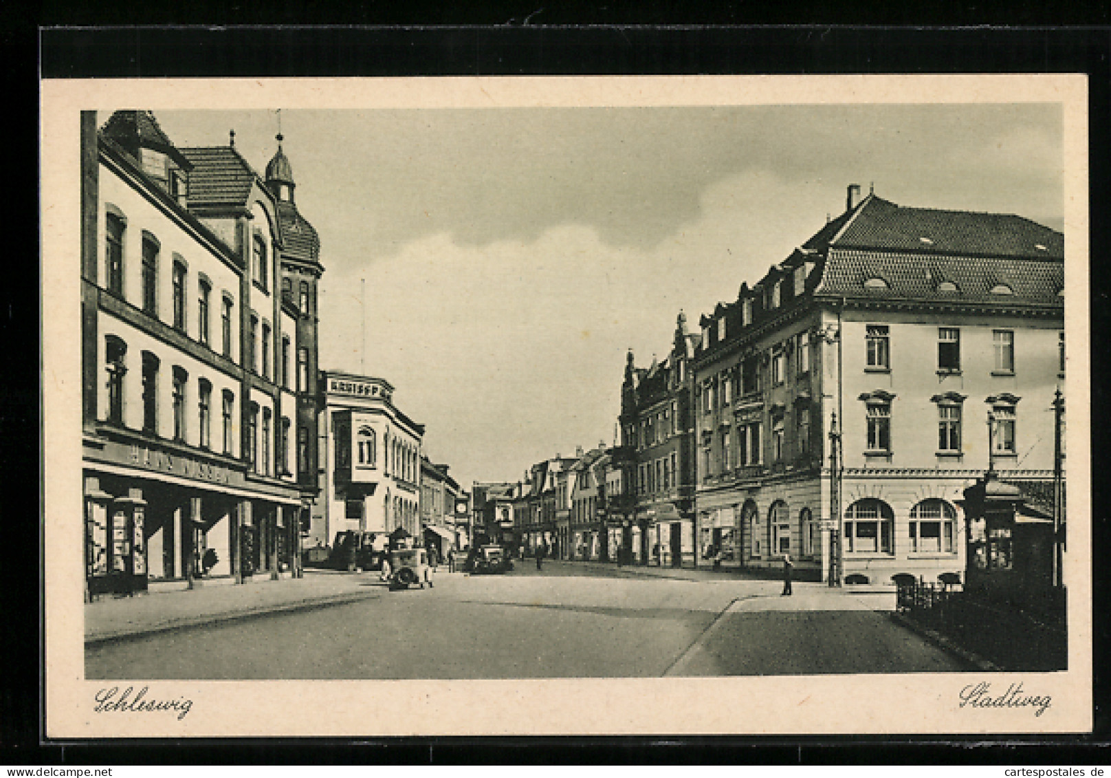 AK Schleswig, Blick In Die Strasse Stadtweg Mit Kreissparkasse  - Schleswig