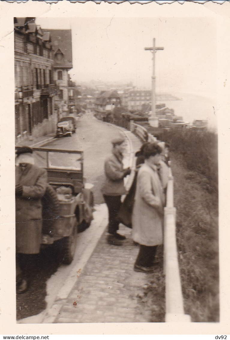 CALVADOS TROUVILLE PROCHE DU CALVAIRE JEEP ET MILITAIRE - Guerra, Militares