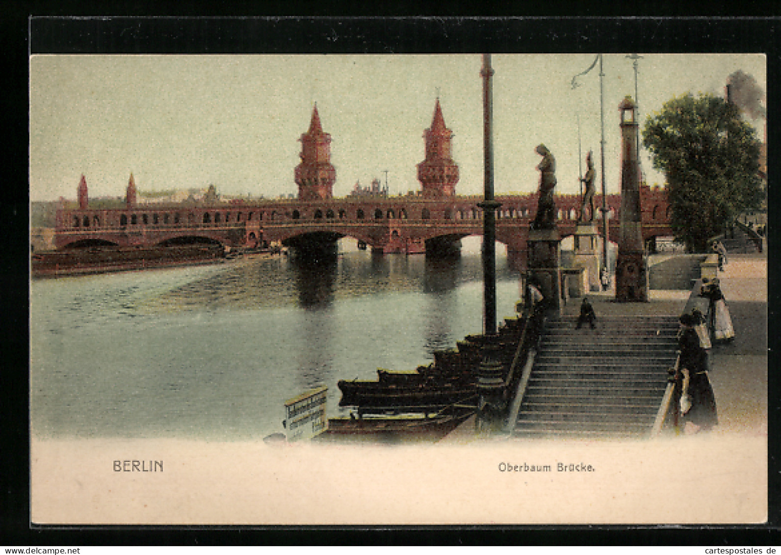 AK Berlin-Friedrichshain, Passanten Schauen Auf Die Oberbaum-Brücke  - Friedrichshain