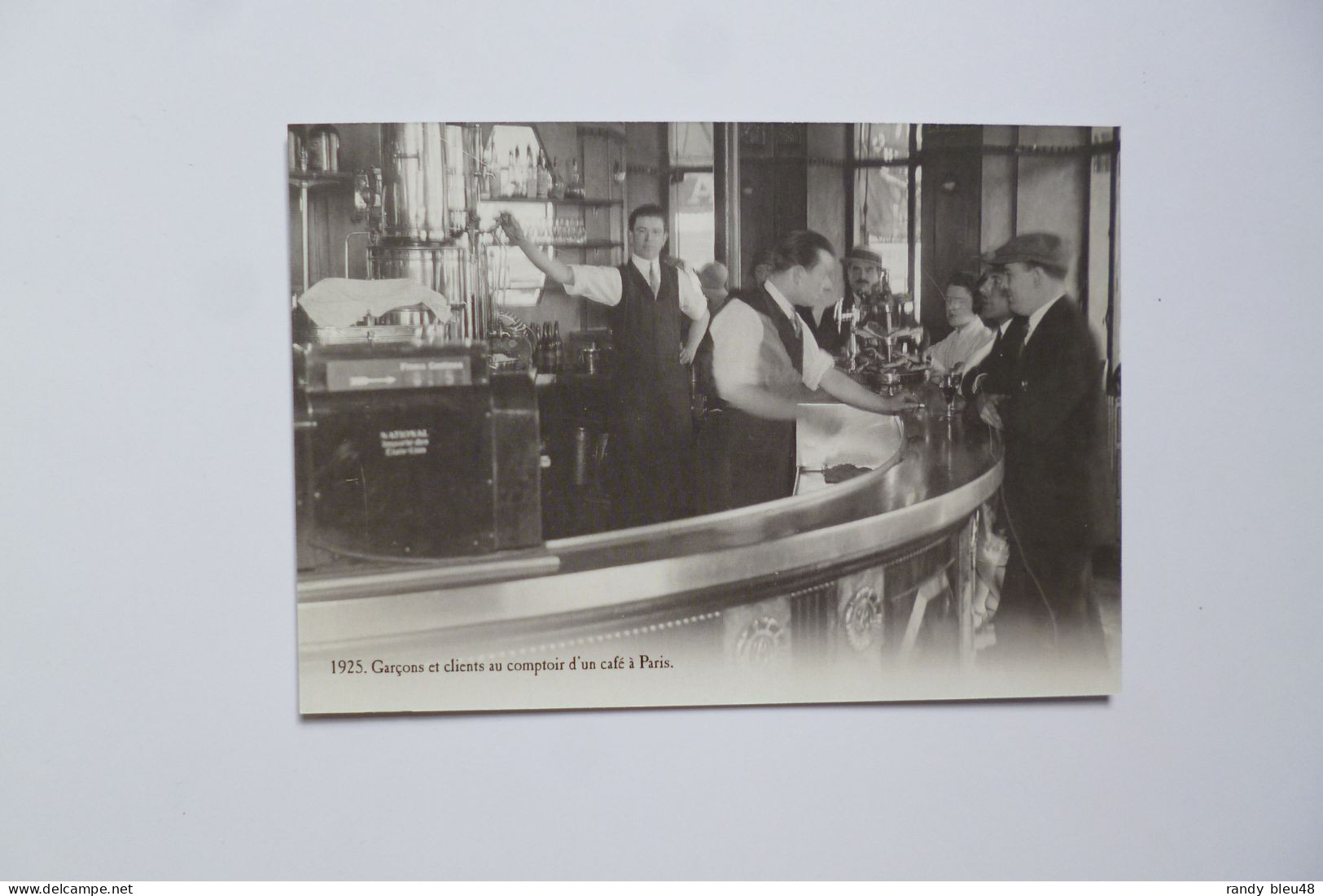 PARIS  -  Garçons Et Clients Au Comptoir D'un Café    -   ( 1925 )   -  éditions ATLAS - Cafés, Hoteles, Restaurantes