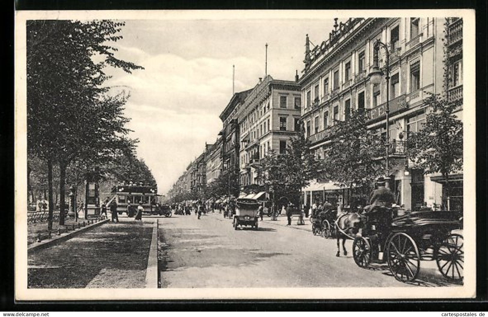 AK Berlin, Unter Den Linden, Mit Kutsche Und Bus  - Mitte