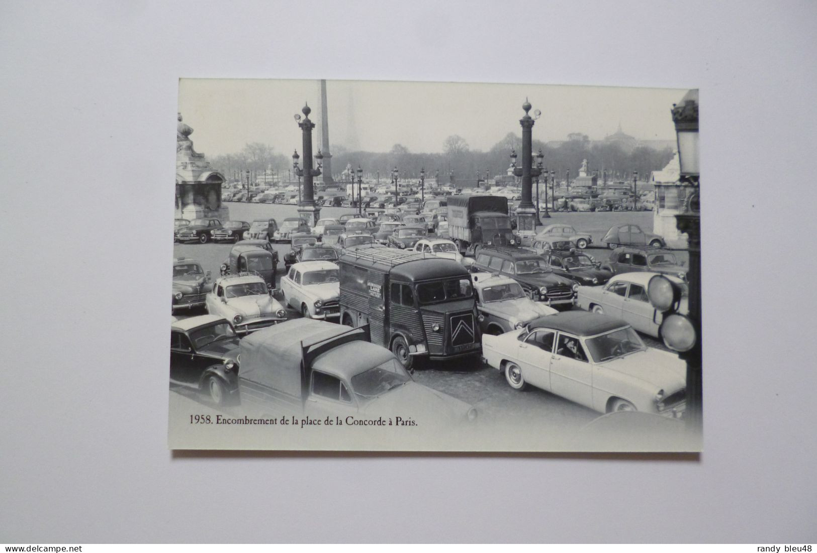 PARIS  -  Encombrement De La Place De La Concorde  -   ( 1958 )   -  éditions ATLAS - Places, Squares