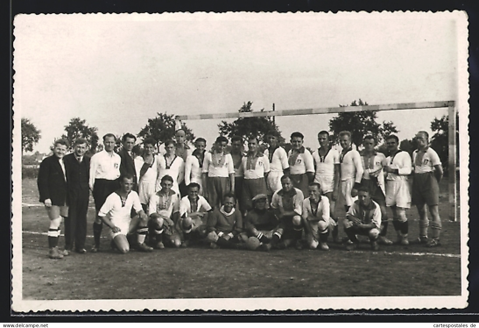 Foto-AK Fussballmannschaft Auf Dem Platz, Gruppenfoto 1934  - Soccer