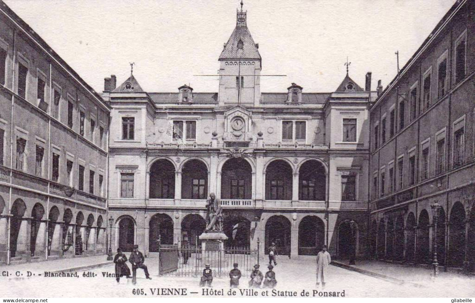 38 - Isere -  VIENNE -  Hotel De Ville Et Statue De Ponsard - Vienne